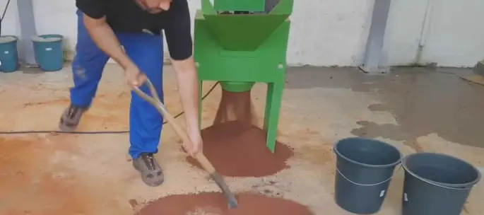 como-pode-ser-feita-a-mistura-do-tijolo-ecológico-11